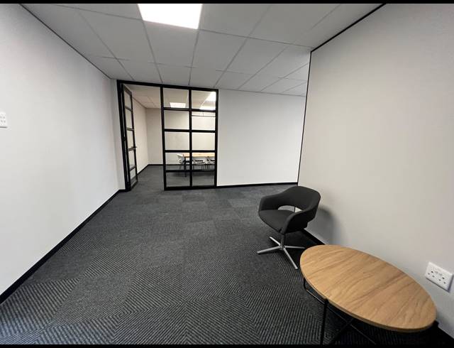 130M² OFFICE TO LET IN HYDE PARK